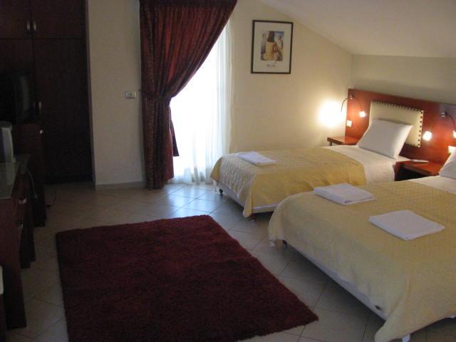 Hotel Weliu Dreibettzimmer