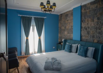 Doppelzimmer Montrelux Korca Albanien Blau