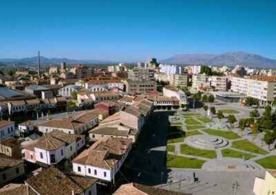 Basar von Korça links - rechts Stadtzentrum