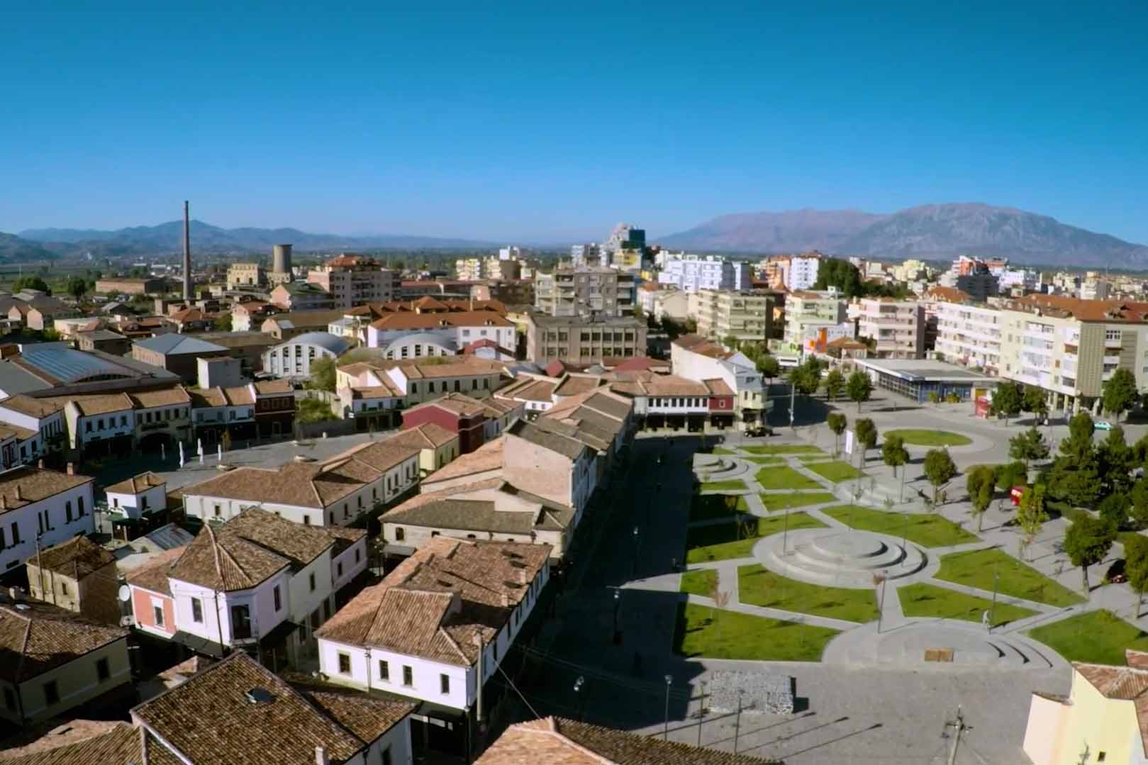 Basar von Korça links - rechts Stadtzentrum